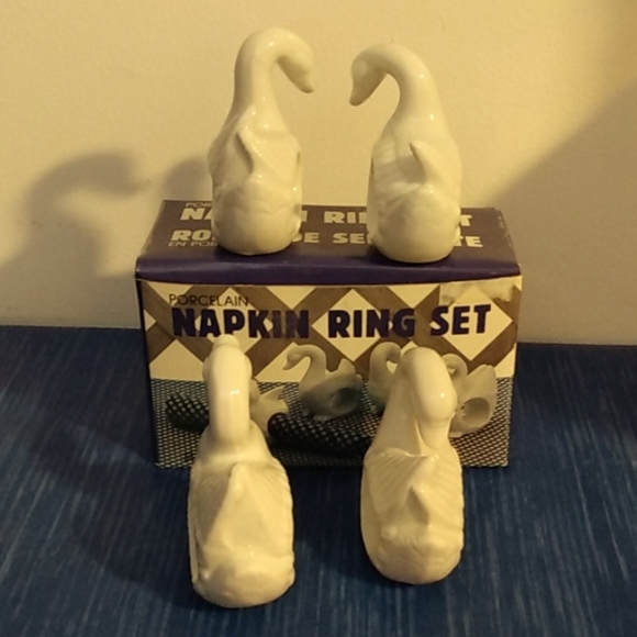 Four Porcelain Swans Napkin Ring Set - Picture 4 of 5